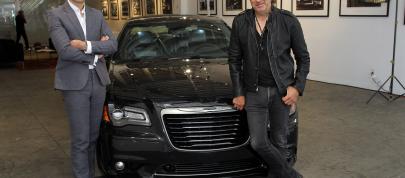 Chrysler 300C John Varvatos Limited Edition (2013) - picture 4 of 23