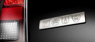 Chrysler 300C John Varvatos Limited Edition (2013) - picture 23 of 23