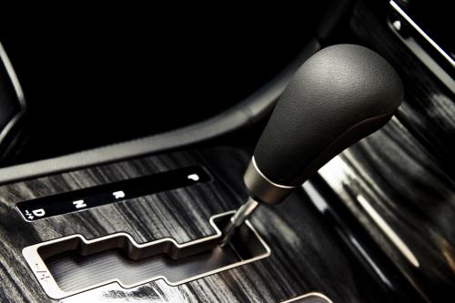 Chrysler 300C John Varvatos Limited Edition (2013) - picture 9 of 23