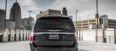 Chrysler Town And Country S (2013) - picture 12 of 19