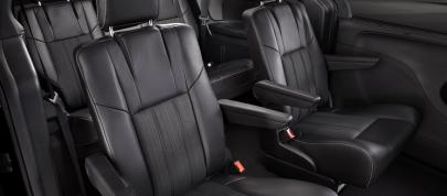 Chrysler Town And Country S (2013) - picture 15 of 19
