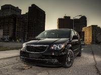 Chrysler Town And Country S (2013) - picture 4 of 19