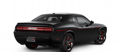 Dodge Challenger RT Redline (2013) - picture 7 of 10