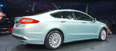 Ford Fusion Detroit (2012) - picture 4 of 5