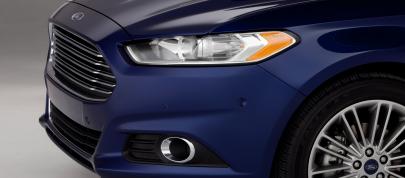Ford Fusion Hybrid (2013) - picture 12 of 13