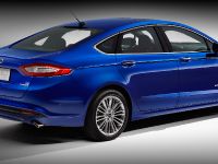 Ford Fusion Hybrid (2013) - picture 2 of 13