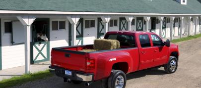 GMC Sierra (2013) - picture 12 of 15