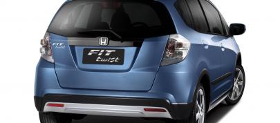 Honda Fit Twist (2013) - picture 4 of 4