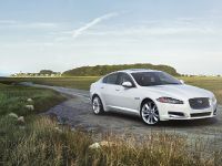 Jaguar XF AWD (2013) - picture 3 of 12