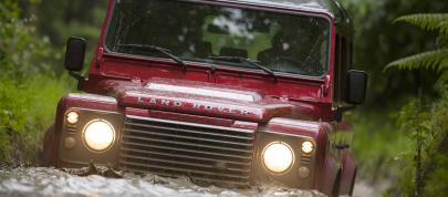 Land Rover Defender UK (2013) - picture 4 of 24