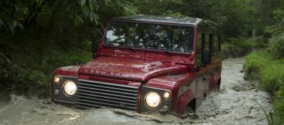 Land Rover Defender UK (2013) - picture 7 of 24