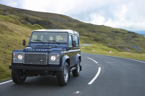 Land Rover Defender UK (2013) - picture 17 of 24