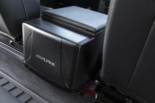 Land Rover Defender UK (2013) - picture 24 of 24