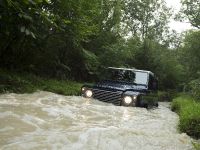 Land Rover Defender UK (2013) - picture 3 of 24