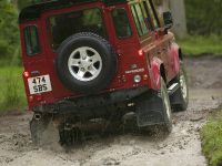 Land Rover Defender UK (2013) - picture 10 of 24
