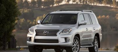 Lexus LX 570 SUV (2013) - picture 4 of 5