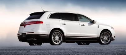 Lincoln MKT (2013) - picture 4 of 25