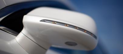 Lincoln MKT (2013) - picture 12 of 25