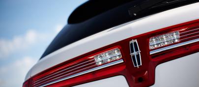 Lincoln MKT (2013) - picture 15 of 25