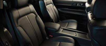 Lincoln MKT (2013) - picture 20 of 25