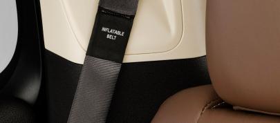 Lincoln MKT (2013) - picture 23 of 25