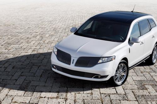 Lincoln MKT (2013) - picture 1 of 25