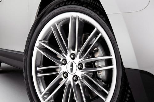 Lincoln MKT (2013) - picture 17 of 25