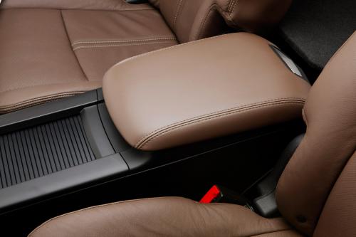 Lincoln MKT (2013) - picture 24 of 25