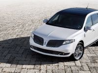 Lincoln MKT (2013) - picture 1 of 25