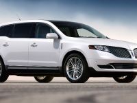 Lincoln MKT (2013) - picture 3 of 25