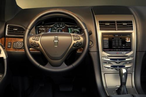 Lincoln MKX (2013) - picture 17 of 19