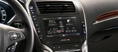 Lincoln MKZ (2013) - picture 12 of 19