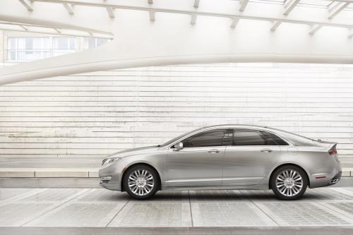 Lincoln MKZ (2013) - picture 8 of 19