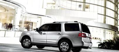 Lincoln Navigator (2013) - picture 7 of 12