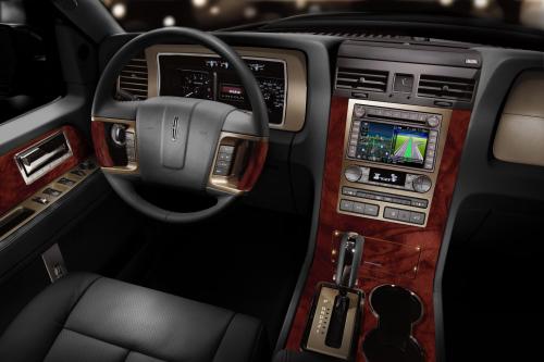 Lincoln Navigator (2013) - picture 9 of 12