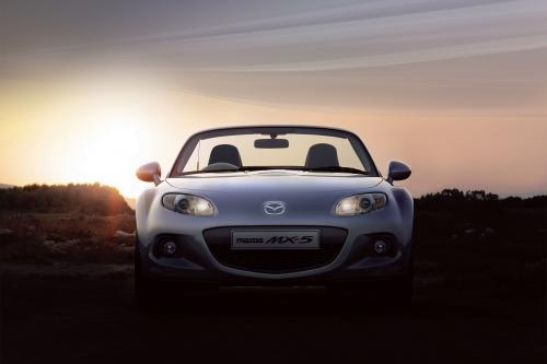 Mazda MX-5 Roadster (2013) - picture 1 of 3