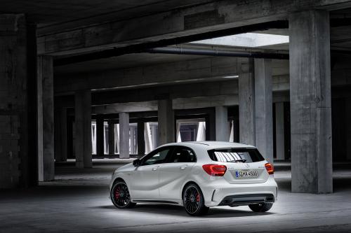 Mercedes-Benz A45 AMG (2013) - picture 9 of 24