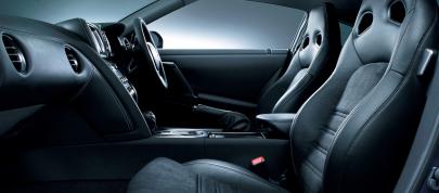 Nissan GT-R (2013) - picture 4 of 7
