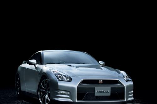Nissan GT-R (2013) - picture 1 of 7