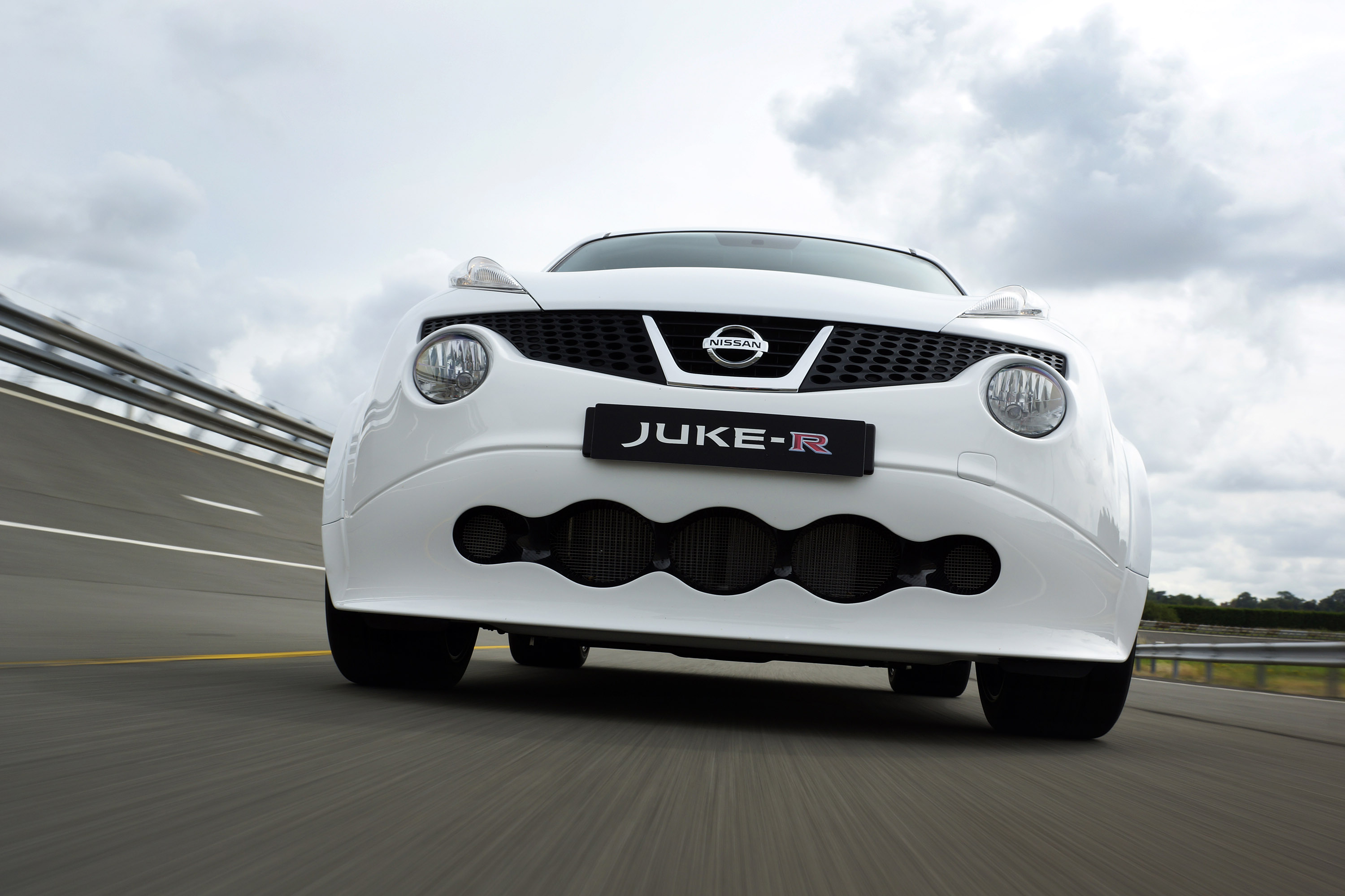 Nissan Juke-R #001