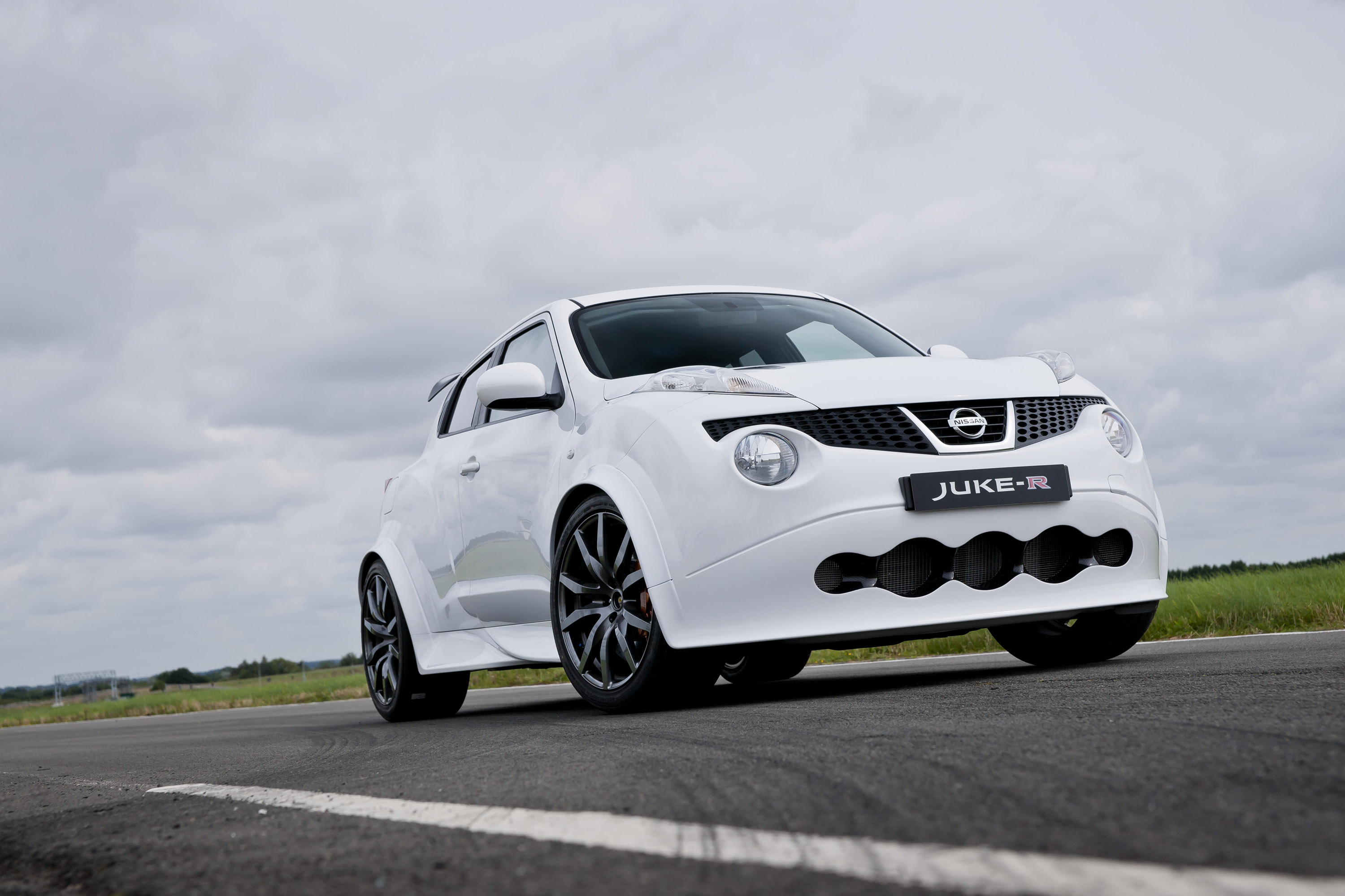 Nissan Juke-R #001