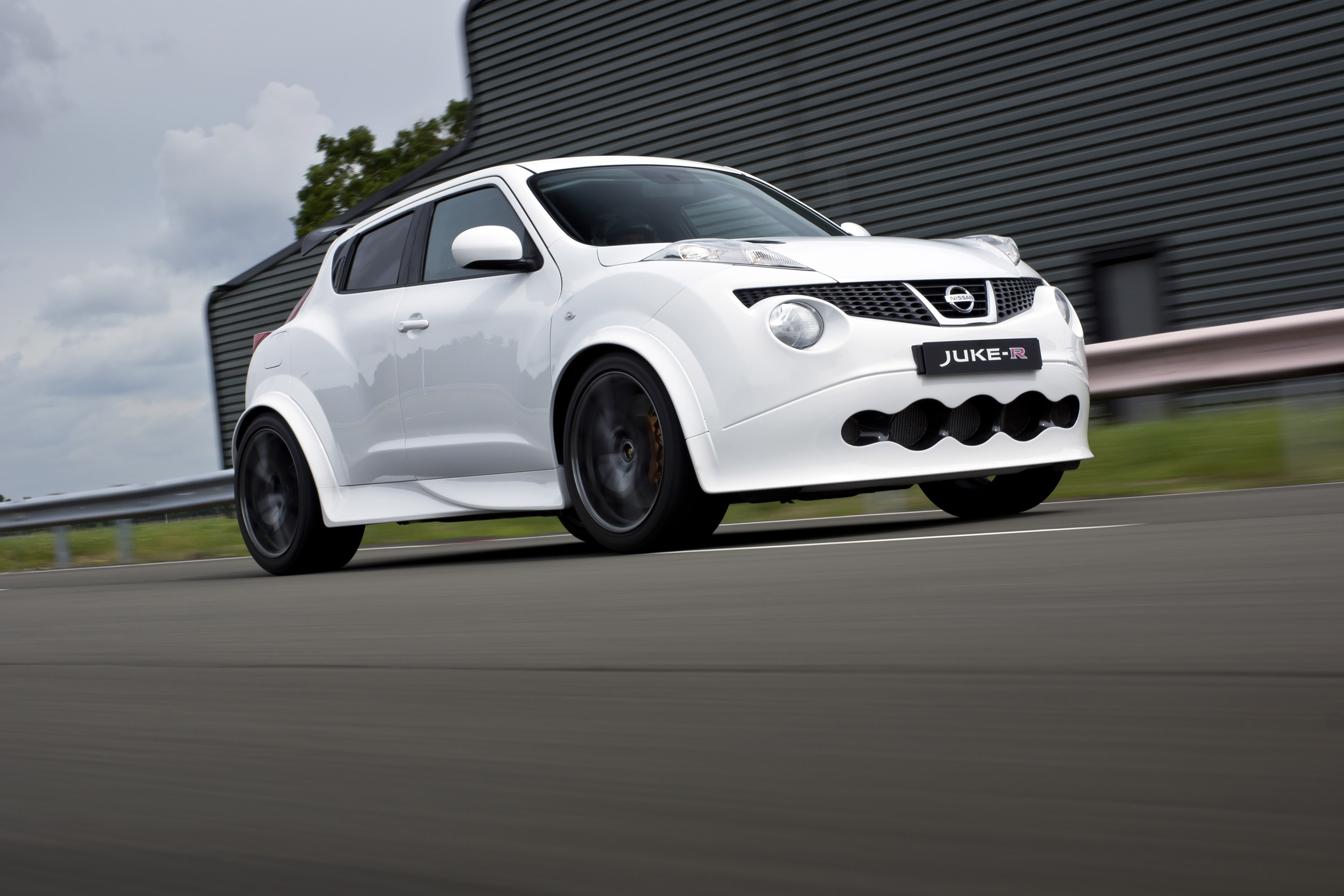 Nissan Juke-R #001