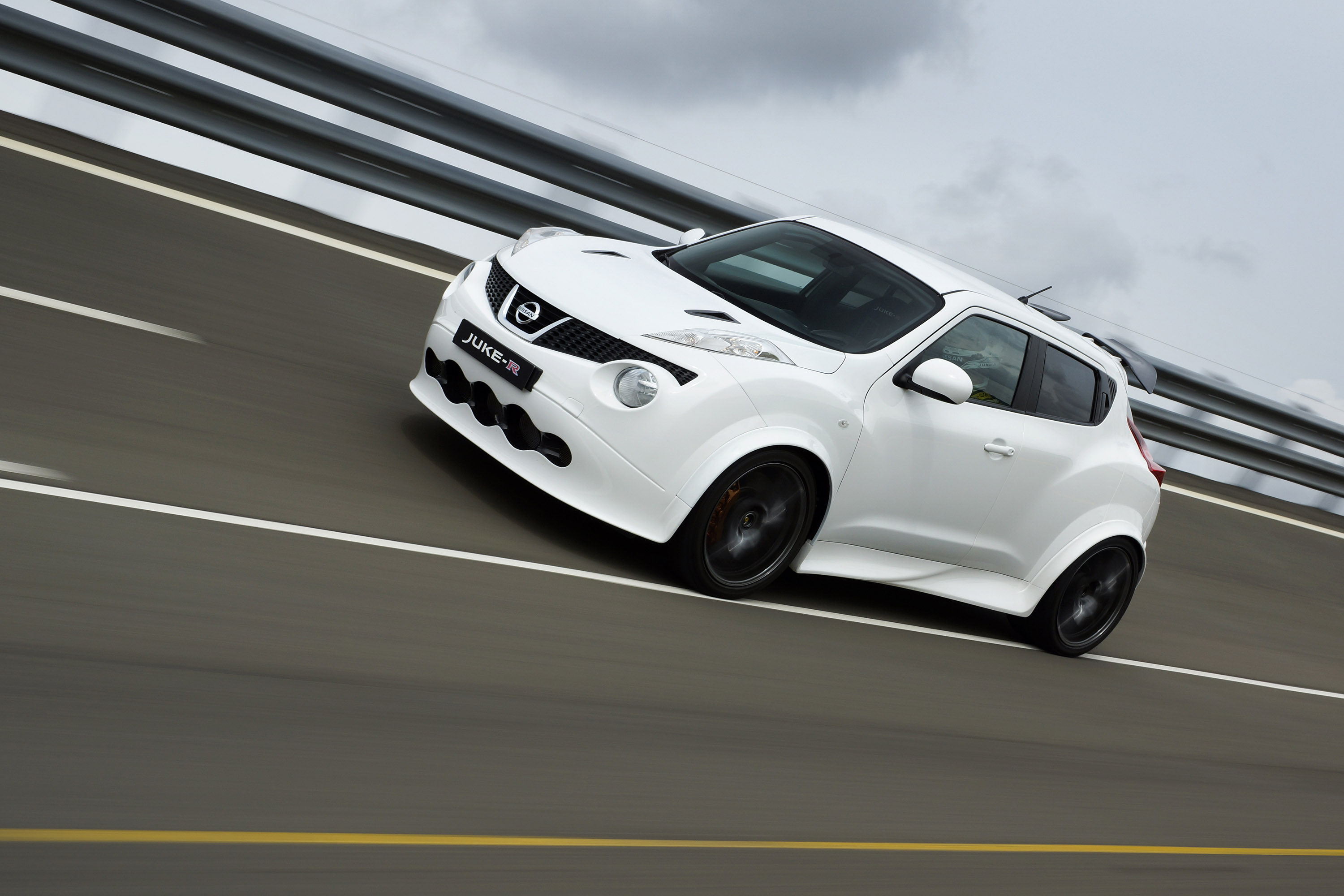 Nissan Juke-R #001