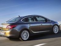 Opel Astra Sedan (2013) - picture 2 of 4