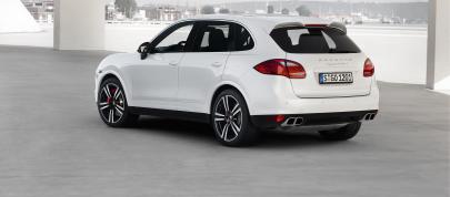 Porsche Cayenne Turbo S (2013) - picture 4 of 6