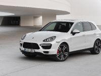 Porsche Cayenne Turbo S (2013) - picture 2 of 6