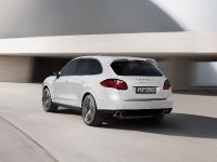 Porsche Cayenne Turbo S (2013) - picture 3 of 6