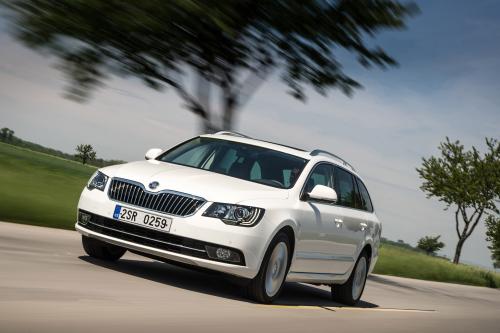 Skoda Superb (2013) - picture 25 of 50