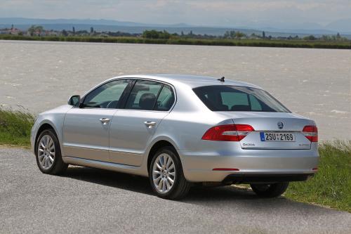 Skoda Superb (2013) - picture 40 of 50