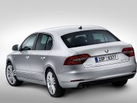 Skoda Superb (2013) - picture 8 of 50